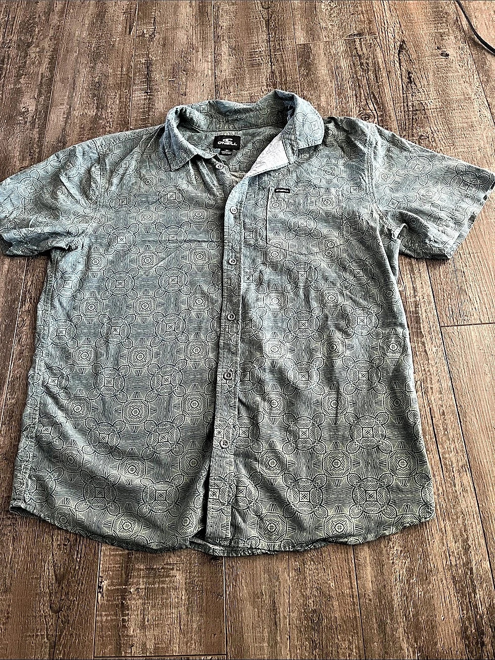 O'Neill men’s button down short sleeve shirt
